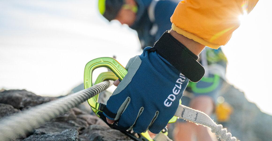 Klettersteigset: Ansicht eines Karabiners