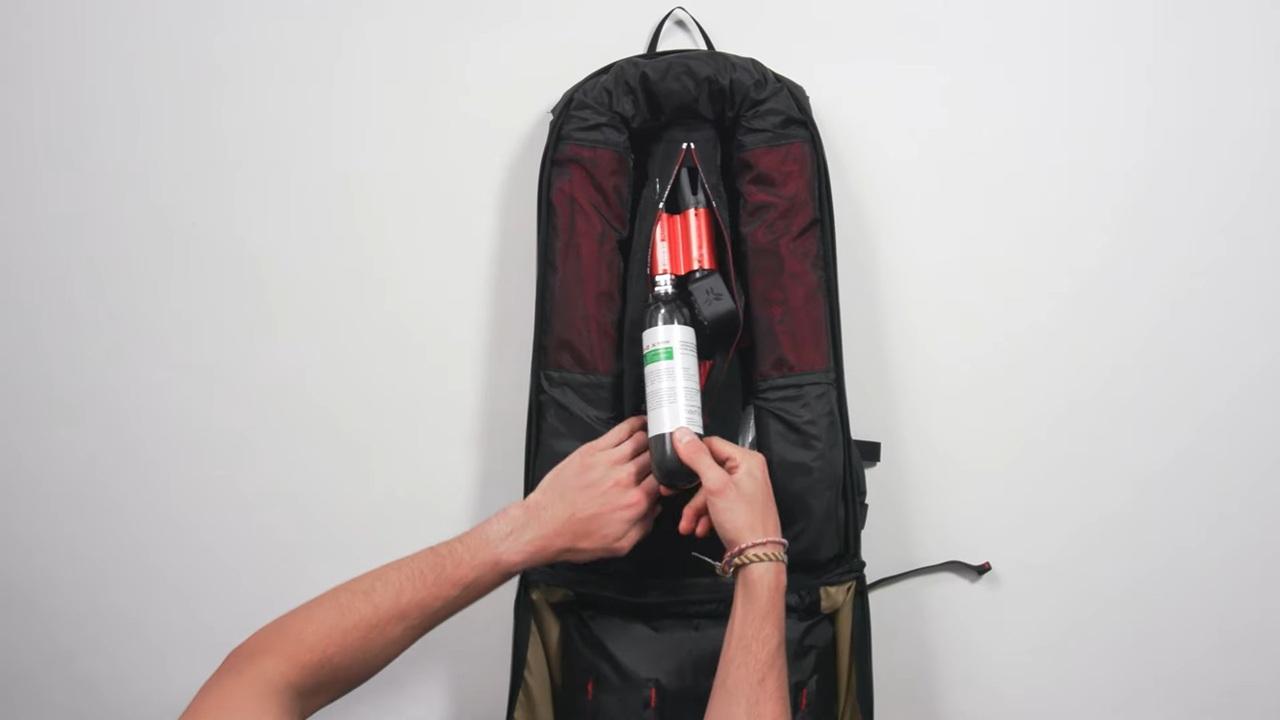 Wie wählt man einen Lawinenairbag-Rucksack aus